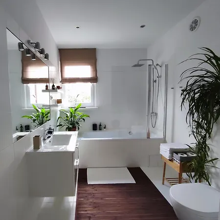 Urokliwy Azyl W Miescie: Komfort I Spokoj, Projektor I Hi-Fi, 6 Minut Kolejka Do Centrum. Poznan Exterior photo