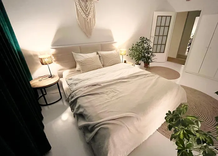 Urokliwy Azyl W Miescie: Komfort I Spokoj, Projektor I Hi-Fi, 6 Minut Kolejka Do Centrum.
