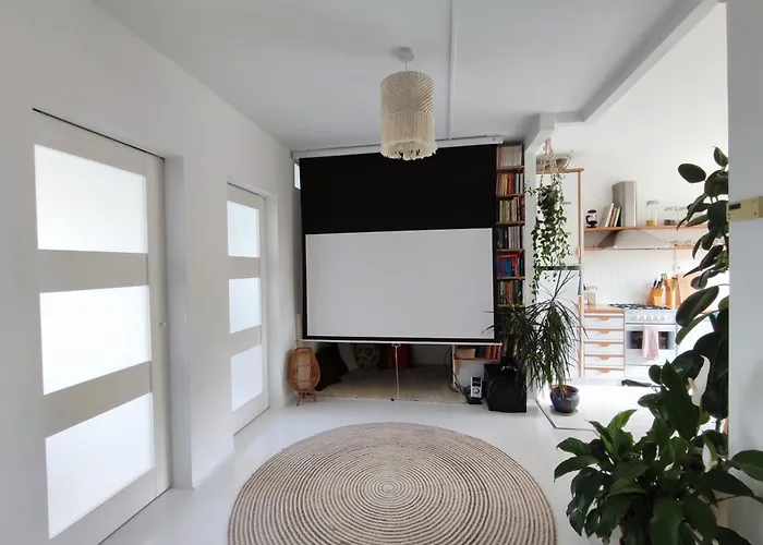 Urokliwy Azyl W Miescie: Komfort I Spokoj, Projektor I Hi-Fi, 6 Minut Kolejka Do Centrum.