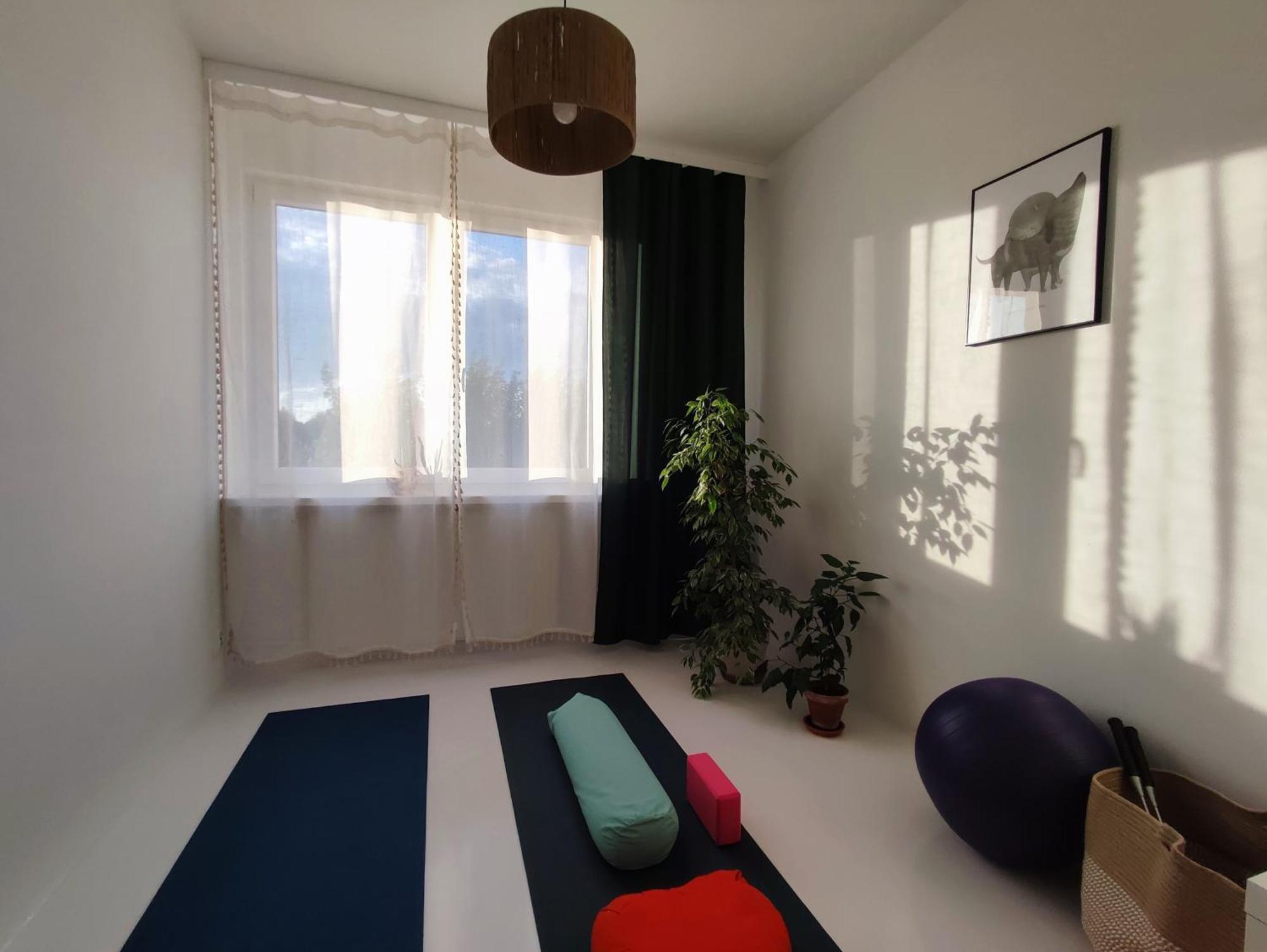 Urokliwy Azyl W Miescie: Komfort I Spokoj, Projektor I Hi-fi, 6 Minut Kolejka Do Centrum. Poznaň